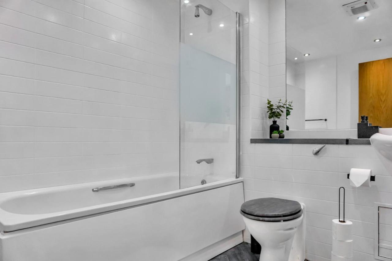 ברמינגהאם Penthouse - Amazing City Skyline Views - Free Parking - Balcony - Utilita Arena - New St Station - Bullring Shopping מראה חיצוני תמונה